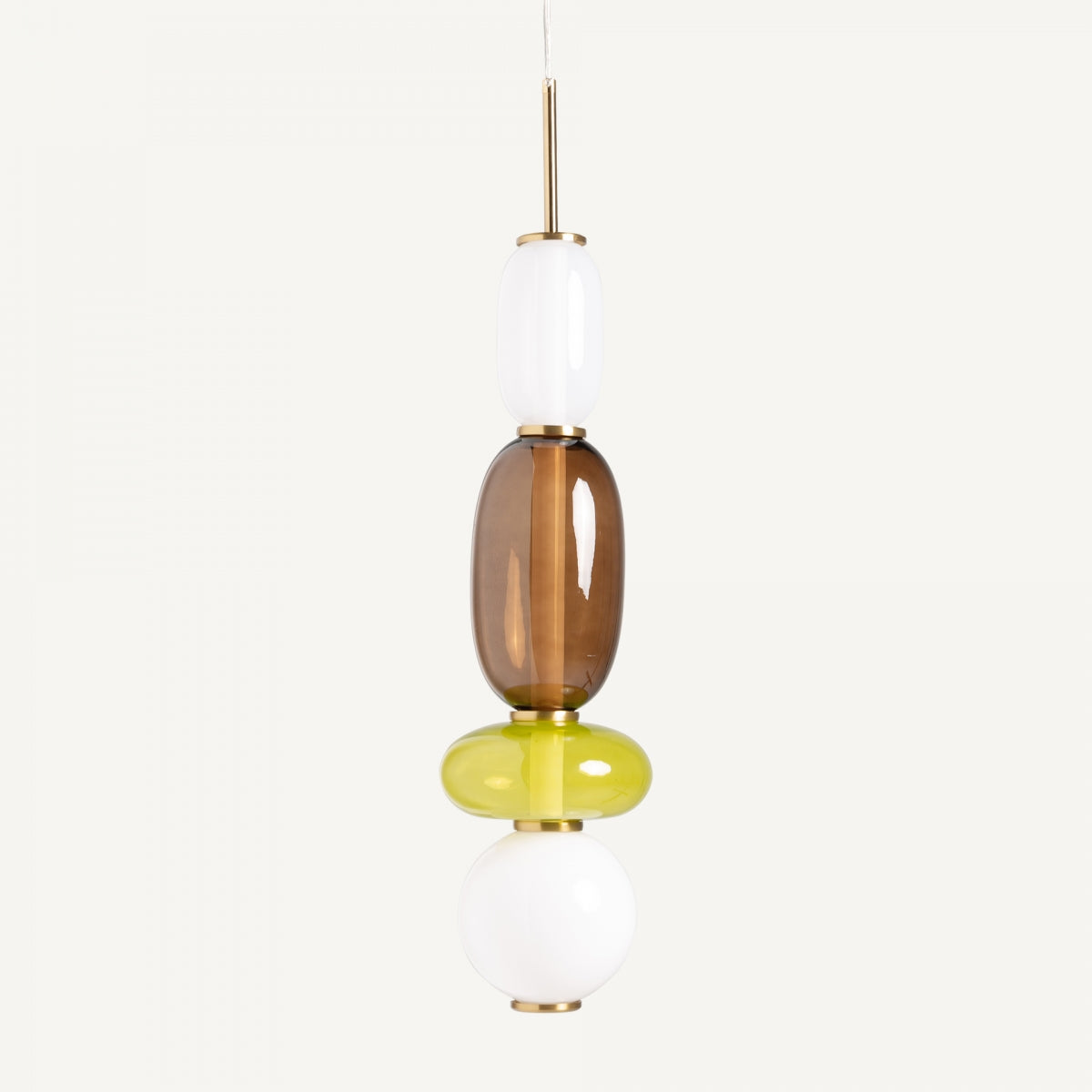 Lámpara colgante en hierro y cristal Micah, de estilo art deco, con formas redondeadas de vidrio blanco, marrón y amarillo apiladas en un cable fino, aporta iluminación elegante a cualquier espacio.