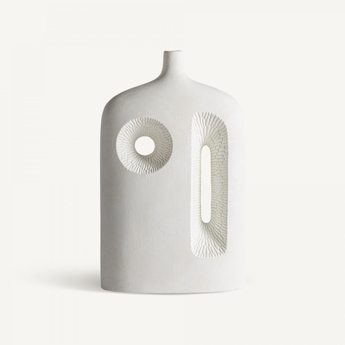 El Jarrón contemporáneo de cerámica blanca Leghe, alto y abstracto, presenta una abertura circular y otra ovalada alargada que evoca un rostro estilizado. Sus elegantes líneas evocan el estilo Art Déco, perfecto para la decoración moderna.