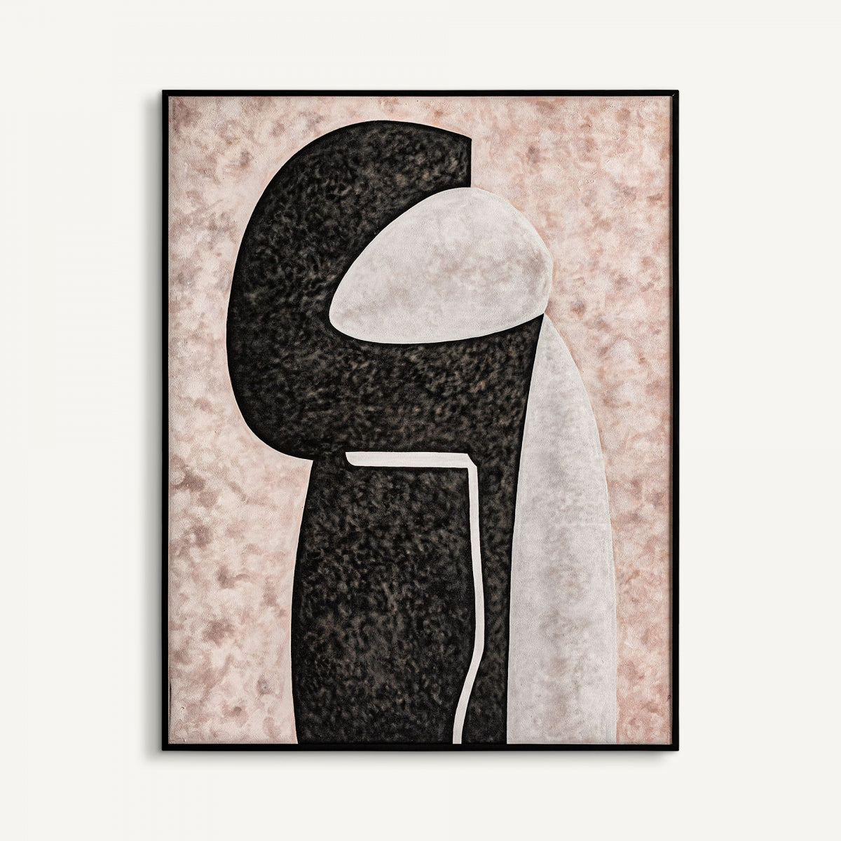 Cuadro abstracto en lienzo Benny (143x183 cm) con formas curvas negras y blancas sobre fondo rosa claro moteado, enmarcado en negro—una pieza moderna ideal para decoración versátil.