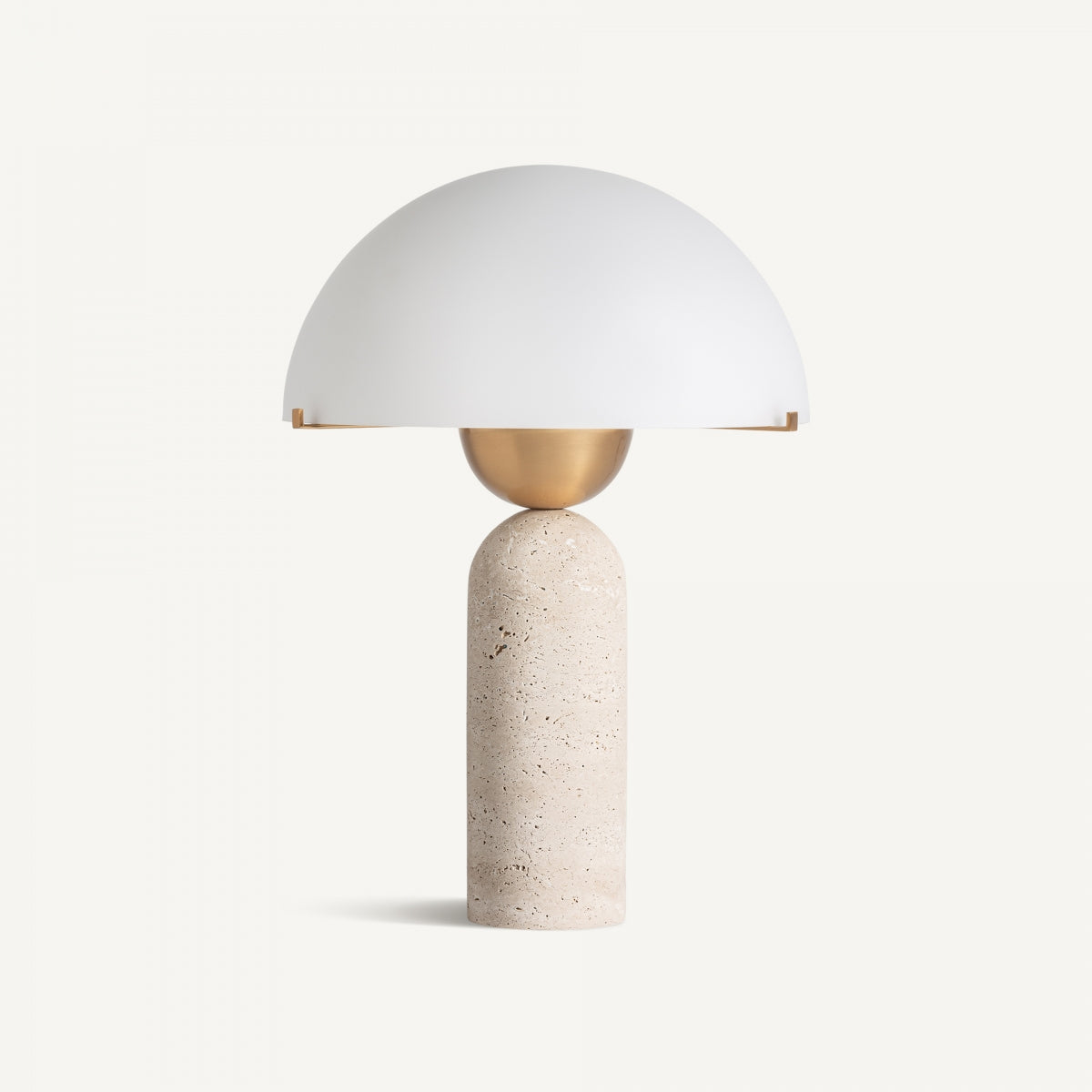 La lámpara de sobremesa en mármol y bronce Exq presenta una base cilíndrica de mármol, una esfera Art Decó dorada y una pantalla blanca en forma de cúpula, todo sobre un fondo blanco liso.