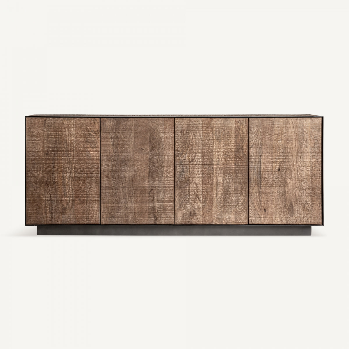 Aparador en madera de mango (200x82 cm) Krefeld: moderno aparador con cuatro puertas frontales de madera de mango y base negra elegante, presentado sobre fondo blanco liso.