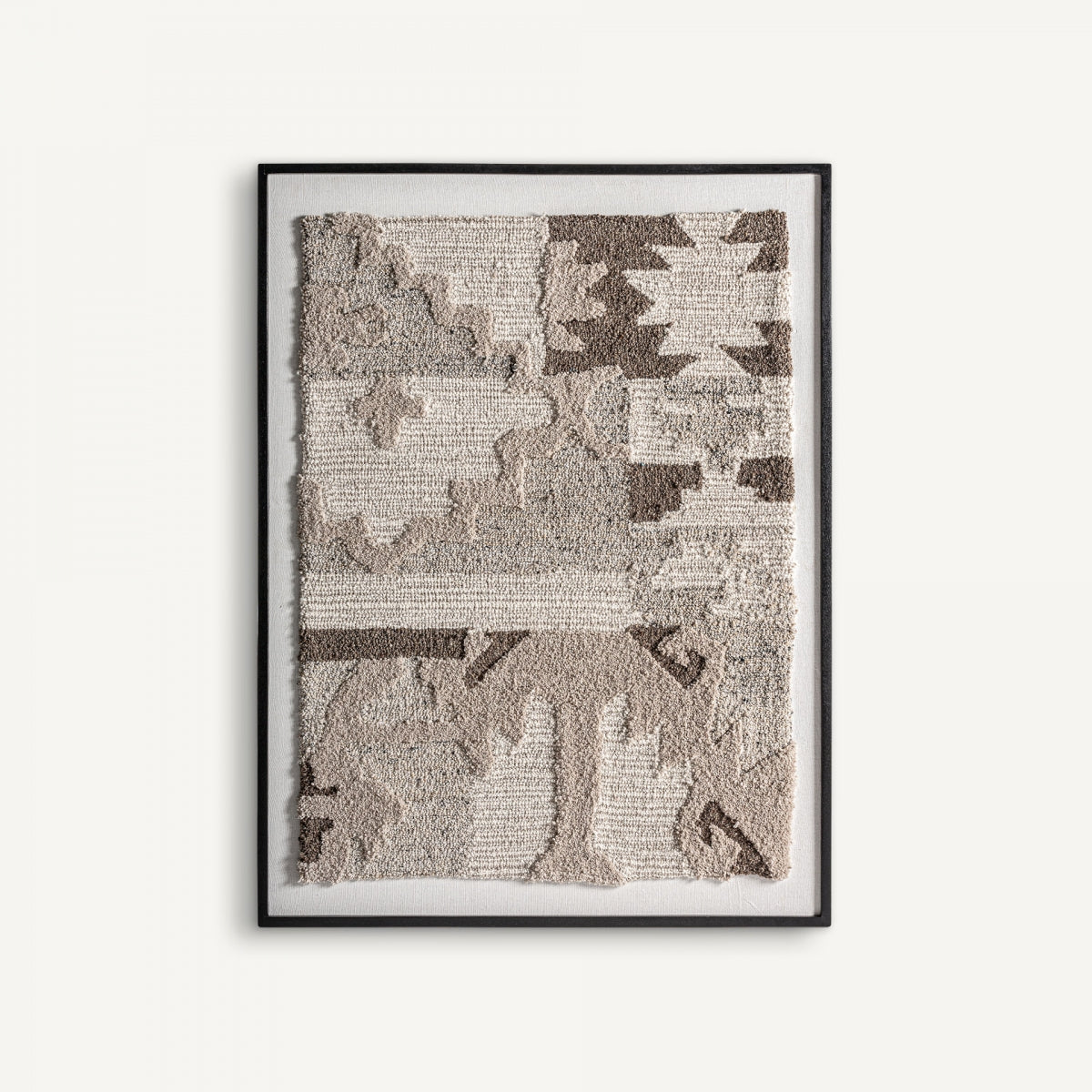 Cuadro decorativo de algodón beige IVAR (120x90 cm) con diseño geométrico abstracto en tonos beige, marrón y crema sobre fondo claro, enmarcado en madera de mango para un toque boho.