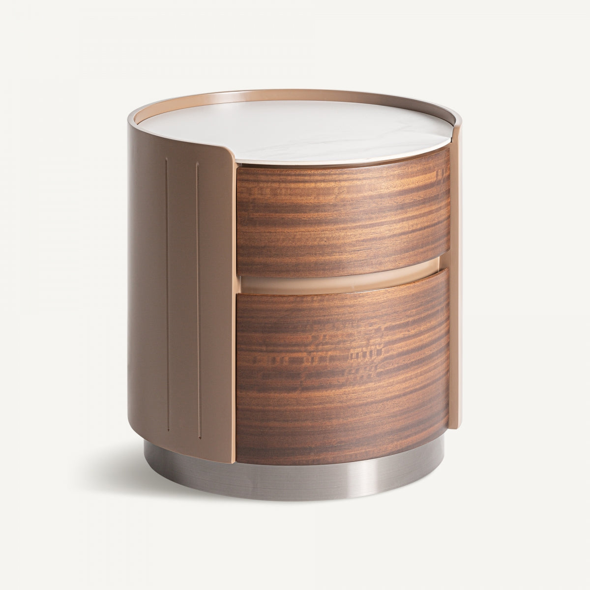 Mesa auxiliar redonda "Mesita de noche redonda en madera y piedra Giswil B" con acabado en madera y base metálica. Cuenta con una superficie superior plana blanca, un cajón visible y cuenta con una decoración cuidada.