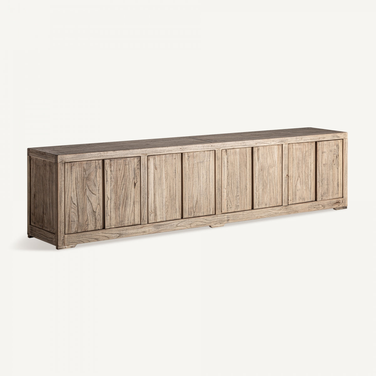 Aparador rústico de seis paneles cerrados, elaborado con madera de olmo reciclada. Su acabado natural evoca el encanto de un mueble de TV de madera reciclada de los Cotswolds.
