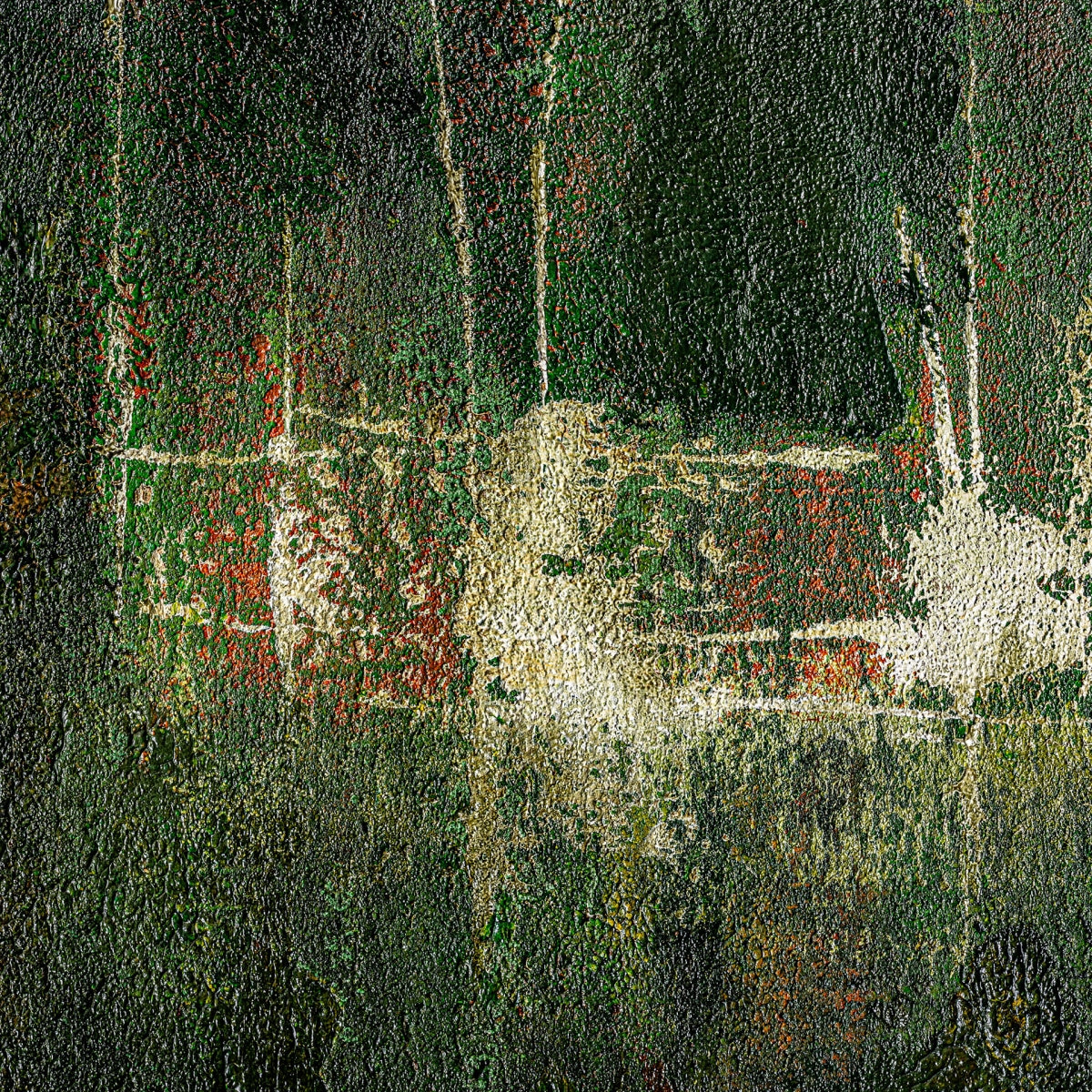 Cuadro decorativo abstracto lienzo artesanal (200x200 cm) Alerce: pintura con texturas en tonos verdes dominantes, acentos blancos y rojos, acabado tipo metal corroído; ideal para aportar arte contemporáneo a espacios modernos.