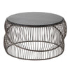 La mesa de centro en metal y mármol plata Novax presenta un diseño elegante con un marco de metal redondo y una cubierta negra sólida, perfecta para agregar estilo y funcionalidad a cualquier sala de estar.