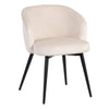 La silla de comedor en metal y terciopelo Lusia cuenta con un sofisticado diseño en color crema con un respaldo curvo y un cojín de asiento de terciopelo, elegantemente sostenido por cuatro elegantes patas de metal negro.