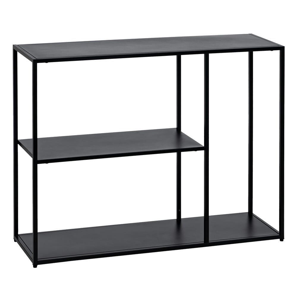 La Estantería baja Metálica Industrial Negro Square presenta un diseño minimalista con tres estantes abiertos, ideal para añadir un toque de estilo industrial a cualquier espacio.