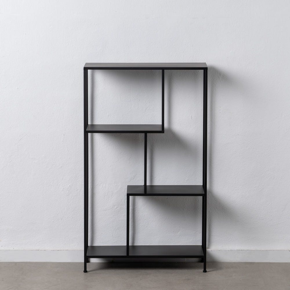 La Estantería Metálica Industrial Negro Square (Pequeña) se alza sobre una pared blanca lisa, mostrando su diseño asimétrico minimalista y capturando la esencia del diseño industrial.