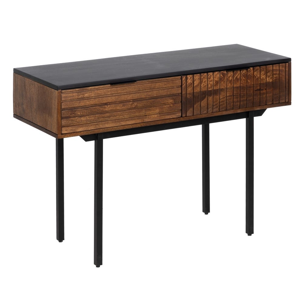 La Consola Marrón-Negro de Madera y Hierro Azen es una sofisticada mesa industrial elaborada en madera de mango con patas negras. Presenta una superficie superior elegante y dos cajones texturizados.