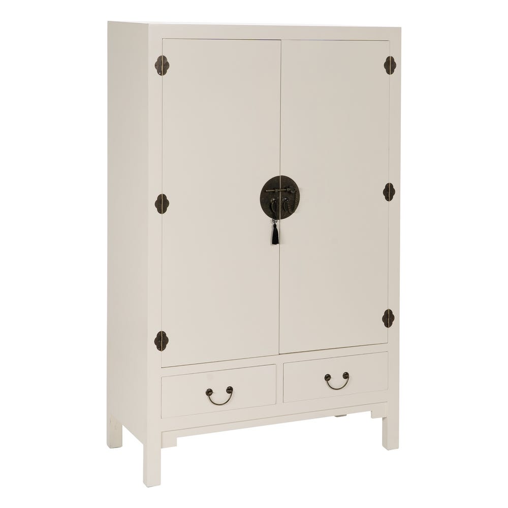 El "Armario en Madera y DM Madera 'Oriente'" es un armario de madera blanca con dos puertas y tiradores circulares de metal, que presenta un estilo oriental con dos cajones inferiores adornados con elegantes tiradores de metal para un diseño elegante.