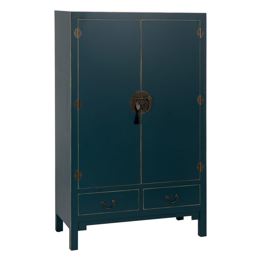Presentamos el Armario en Madera y DM Madera "Oriente": un elegante gabinete alto en verde oscuro con dos puertas, un cierre central de metal y dos cajones inferiores con tiradores metálicos, que integra sin esfuerzo elementos de estilo oriental.