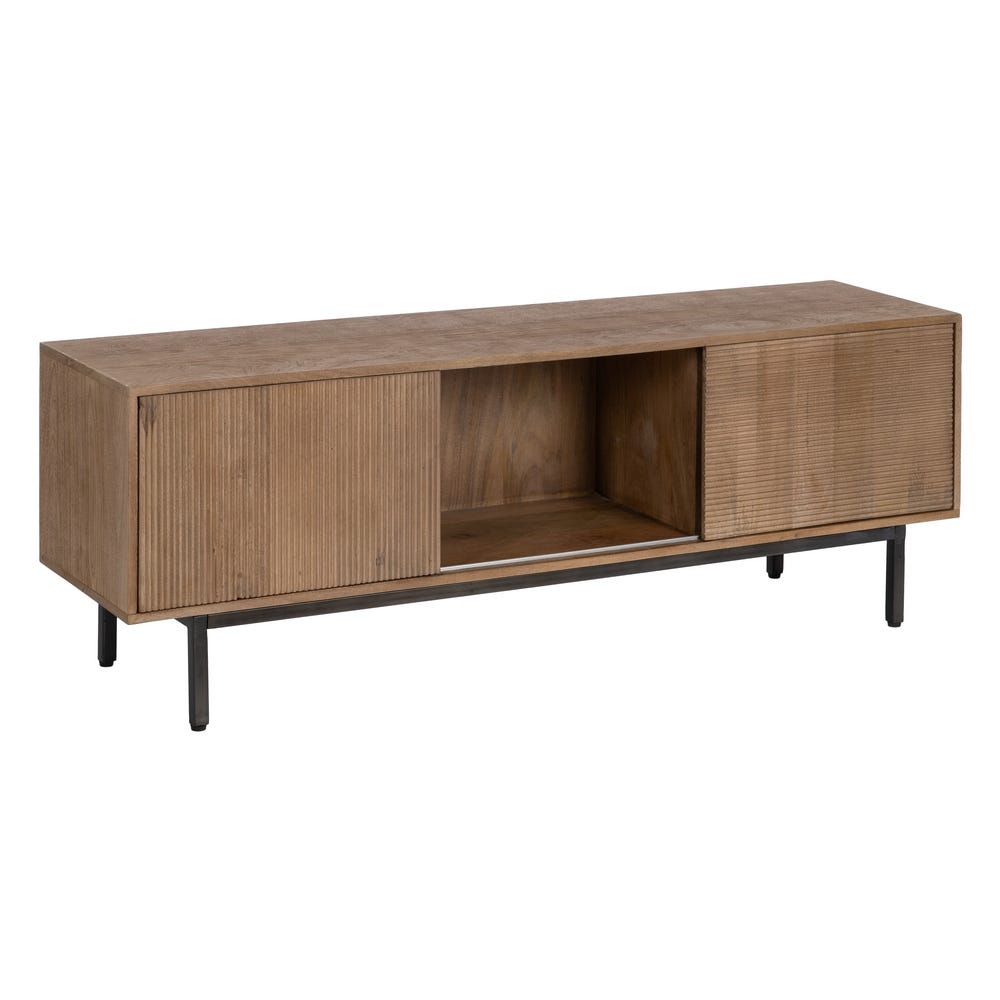 Mueble TV Estocolmo de madera de mango natural, con dos armarios abiertos, un compartimento central y patas de metal negras.