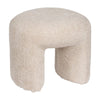 El Puf Banqueta en Borreguito Beige Curv es un moderno taburete tapizado en color beige con tela texturizada y patas redondeadas, ideal para añadir confort al hogar.