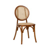 La Silla de comedor en Madera de Olmo Miel Edith es una silla de madera con respaldo y asiento de caña redonda, que presenta un diseño curvo simple que irradia elegancia clásica, que recuerda a la artesanía vintage.