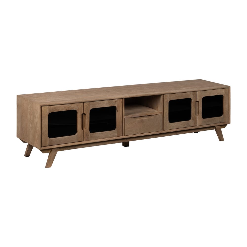 El mueble TV en madera de mango Burnie presenta un diseño moderno con cuatro puertas de gabinete con paneles de vidrio, un estante central abierto y patas elegantemente en ángulo.