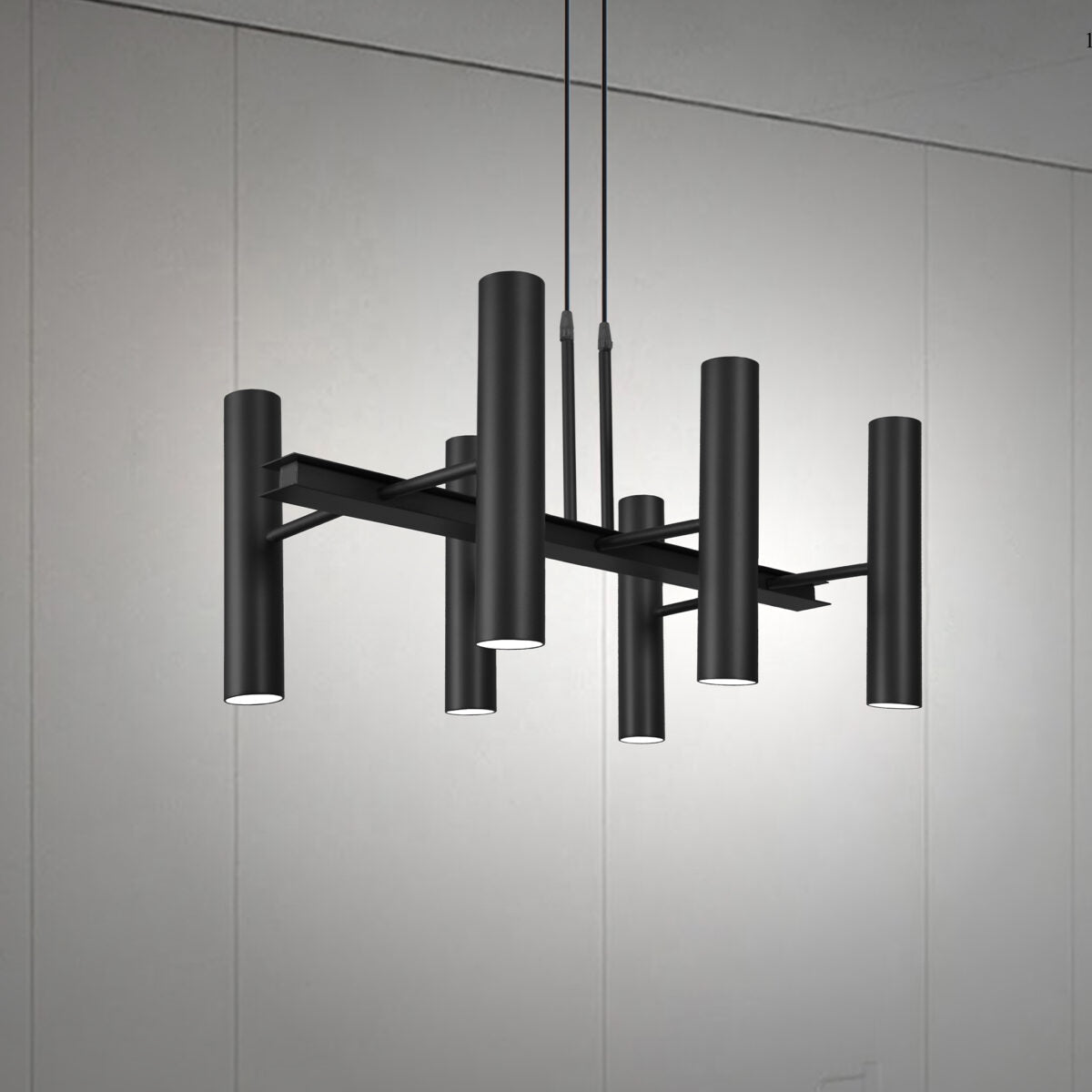 La Lámpara de techo en acero luz difusa Q-Toru 6 cuelga con elegancia moderna, resaltando su diseño minimalista en una habitación elegante.