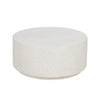 La Mesa de centro en fibra de magnesio blanco 90x90 cm de Fabro destila diseño elegante con su tablero redondo y liso y su superficie texturizada, lo que la hace perfecta sobre un fondo liso.