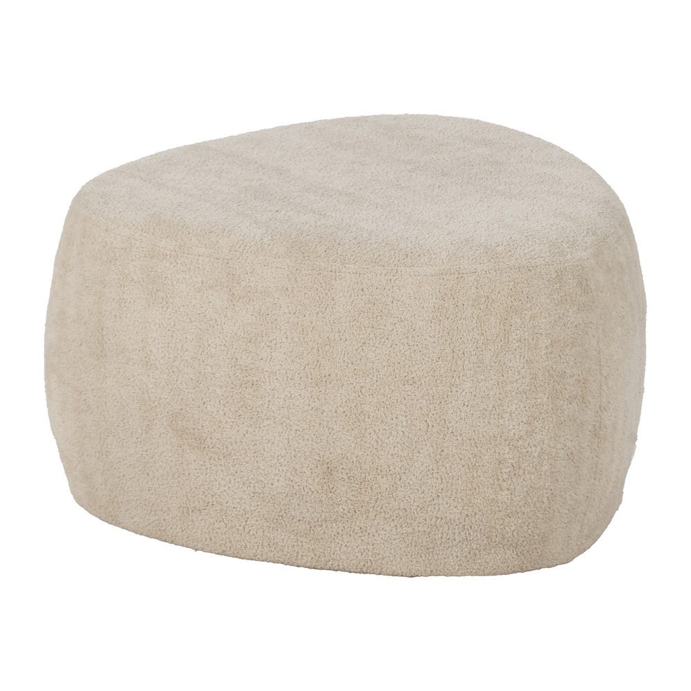 El Puf en Borreguito Beige Lumo presenta una forma redondeada y un tejido texturizado que lo convierte en el complemento ideal para cualquier espacio. Sobre un fondo blanco, combina comodidad y estilo sin esfuerzo.