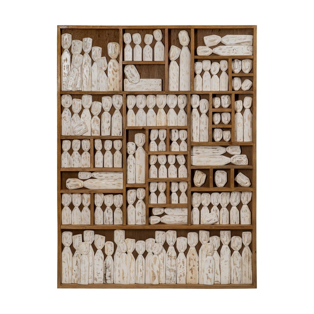 El Mural de Pared en Madera Marrón Geométrico - Nativa exhibe figuras talladas y pintadas en compartimentos rectangulares, ideal para la decoración interior o como mural de pared destacado.