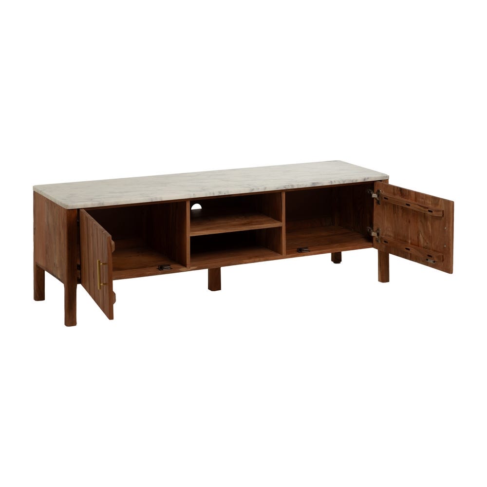El mueble TV en madera de acacia y mármol Modern presenta un acabado de madera clara con dos estantes centrales abiertos y dos gabinetes laterales con puertas, elaborados con madera de acacia duradera.