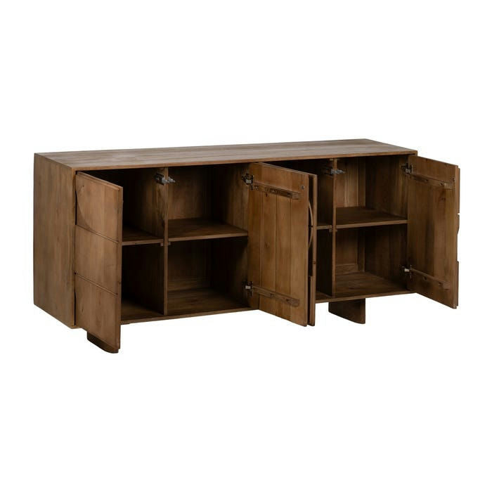 Fabricado con madera de mango duradera, el Aparador Miel en Madera De Mango cuenta con dos gabinetes abiertos con estantes dobles, mostrando un diseño moderno y elegante.