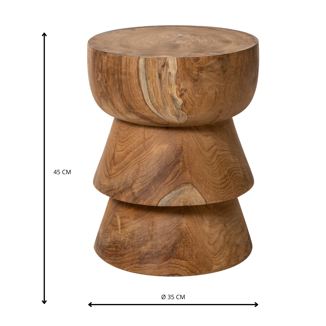 El Puff redondo en madera de teca Zig Zag presenta una parte superior redonda y formas cónicas apiladas, que encarnan un diseño minimalista. Fabricado en teca de primera calidad, mide 45 cm de alto y 35 cm de diámetro.
