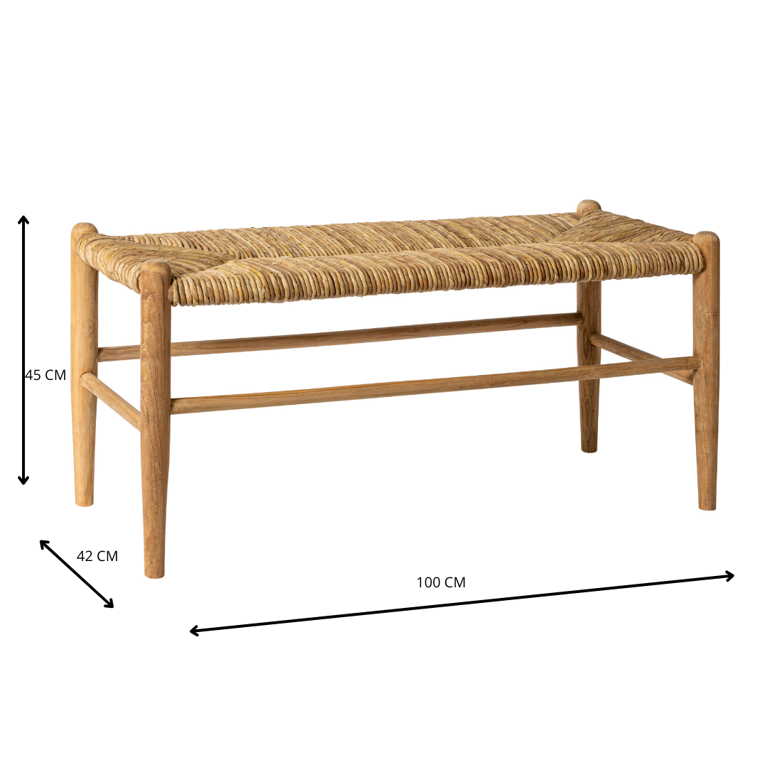La Banqueta en Madera de Teca y Ratán Manado cuenta con estructura de teca y asiento de ratán natural. Dimensiones: 100 cm de largo, 42 cm de profundidad y 45 cm de alto.