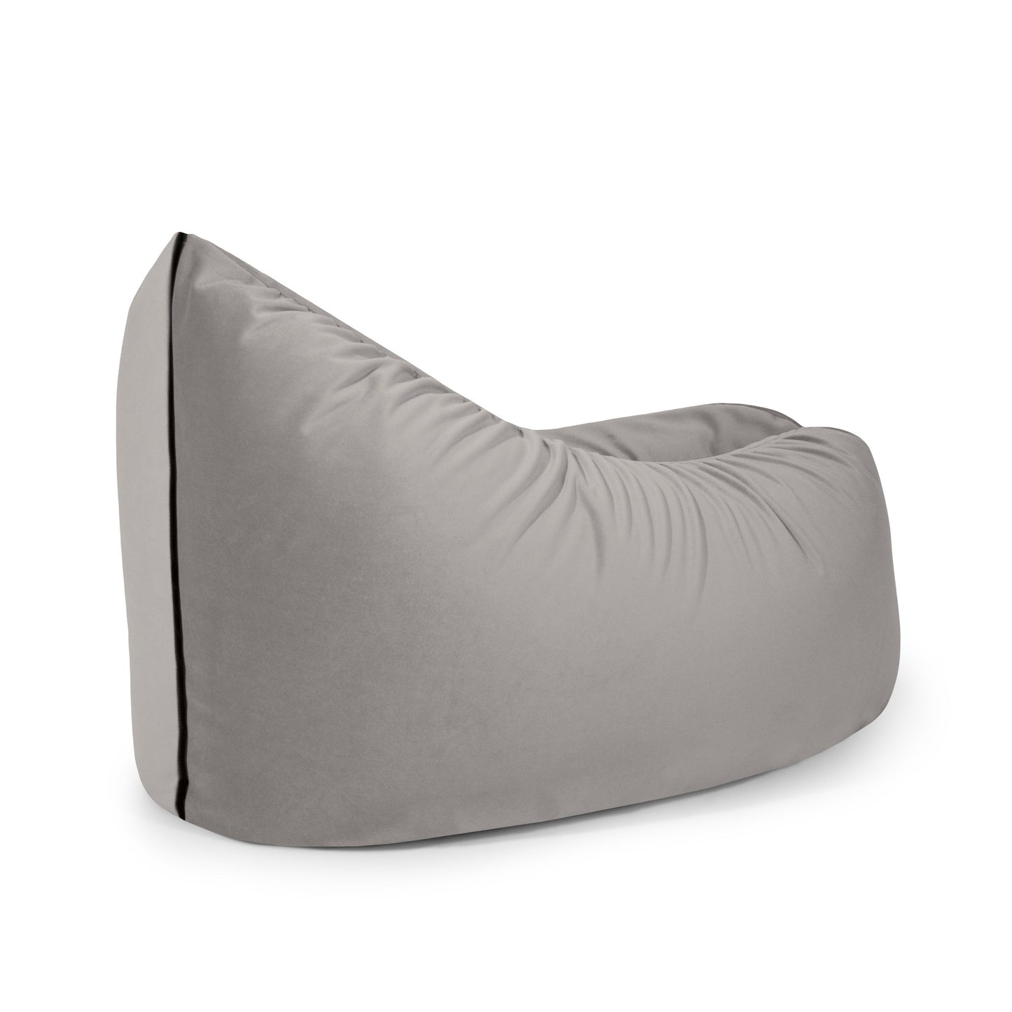 El CLIP CLAP 115 BARCELONA es un moderno sillón bean bag de terciopelo gris claro en forma de cuña (115×90×75 cm) con costura visible, ideal para tu salón o dormitorio.
