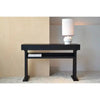 Consola Roble Negro Mate - Estilo Loft: Una Consola Roble Negro Mate - Estilo Loft con una lámpara en la parte superior, perfecta para una estética estilo loft.