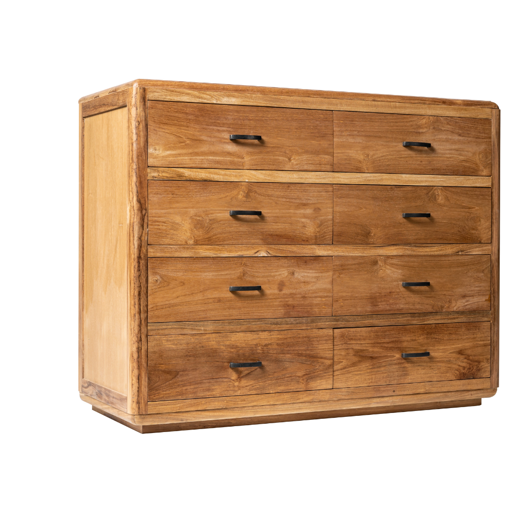 La Cómoda con 8 Cajones en Madera de Teca Begur London, fotografiada sobre fondo blanco, aporta espacios de almacenamiento y un estilo atemporal a cualquier ambiente gracias a su diseño elegante y funcional.