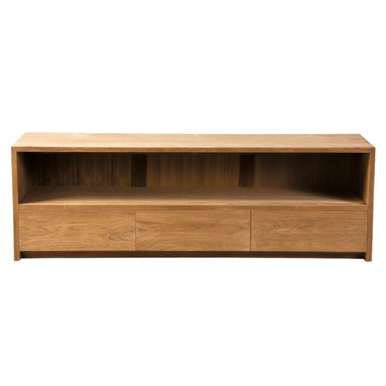 El Aparador de Madera Teca Buffete Clara es un mueble de TV de madera con tres cajones, un estante abierto y un acabado en marrón claro. Su diseño moderno y elegante eleva cualquier espacio habitable a la sofisticación.