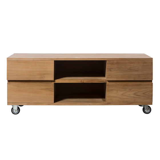 El Aparador de Madera de Teca con Ruedas CD Bufette Mediano es un elegante mueble de TV de madera con ruedas, que cuenta con dos cajones y estantes abiertos para un diseño elegante pero funcional con una construcción resistente.