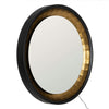 El Espejo Iluminado Negro-Oro DM-Cristal 90 x 90 cm presenta un diseño redondo con un marco exterior negro y un borde interior dorado, que encarna la elegancia del negro-oro. Refleja una superficie blanca, con un cordón que se extiende desde su parte inferior como parte de este arte decorativo.
