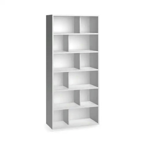 La Estantería 92 Vooxy, un mueble alto en ecomadera blanca, cuenta con cinco filas de estantes rectangulares y cuadrados dispuestos de forma alternada. Ideal para el almacenamiento personalizado, combina estilo y funcionalidad a la perfección.