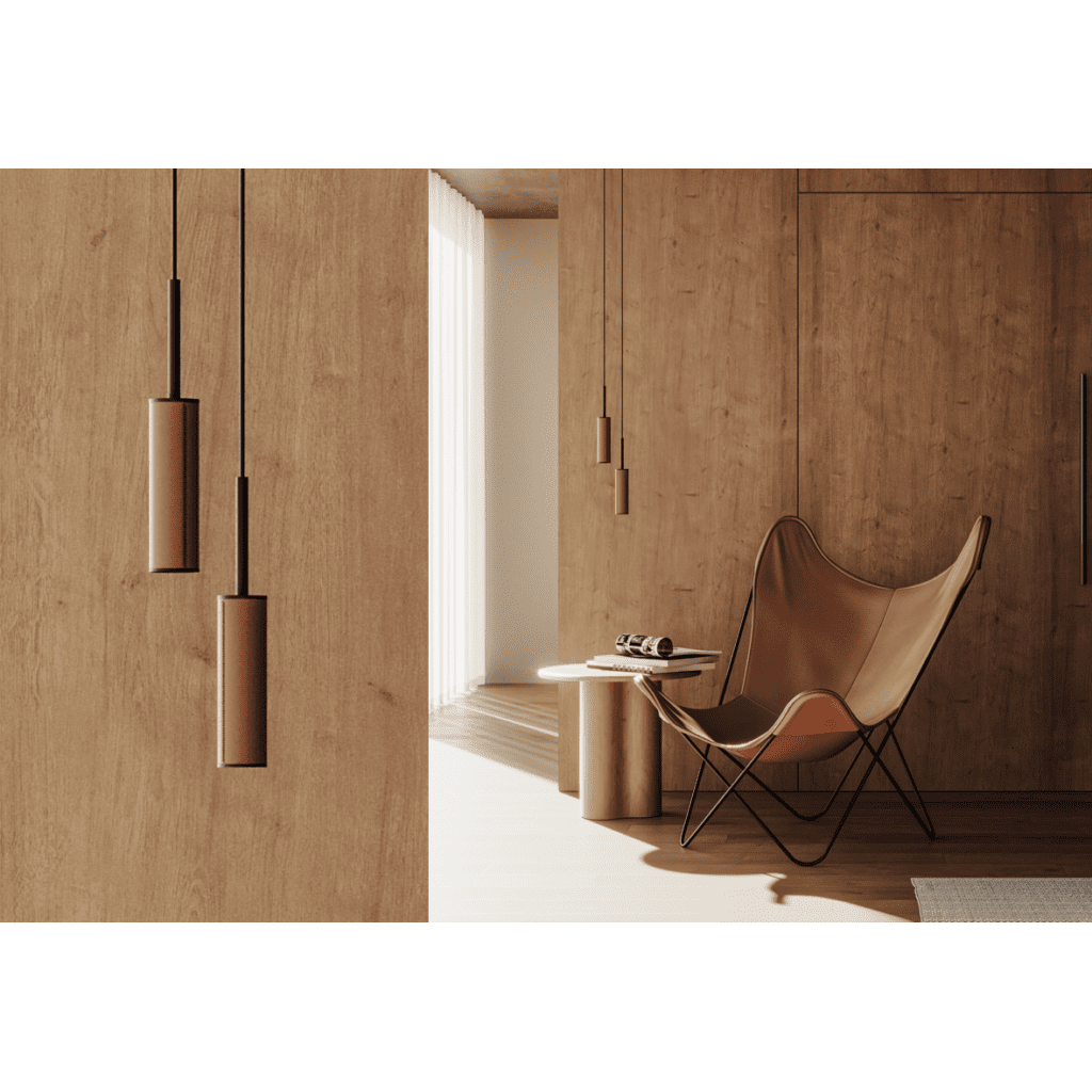 Una habitación moderna con paredes de madera revela un encanto minimalista a través de una silla de cuero con forma de mariposa y tres lámparas de techo Tura. La luz del sol se cuela a través de cortinas transparentes e ilumina suavemente una pequeña mesa redonda adornada con libros.