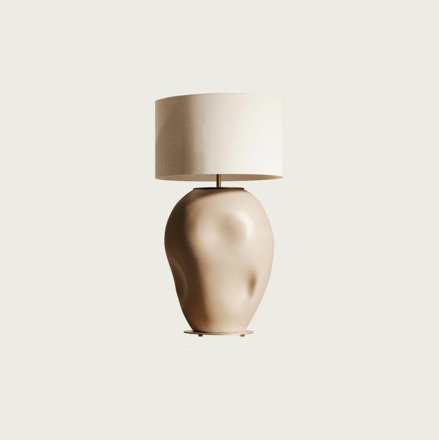 La Lámpara de mesa Ural cuenta con un diseño moderno con una base escultural de cerámica beige y una pantalla redonda de tela blanca, proporcionando una iluminación eficiente a la vez que añade un toque distintivo a cualquier estancia.