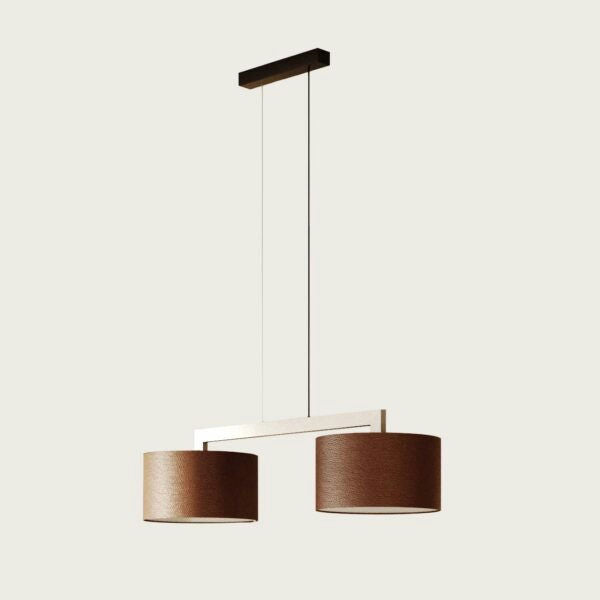 Explora la elegancia contemporánea de 'Lámpara de techo Rems (2 Luminarias'), una moderna lámpara colgante de techo con dos pantallas cilíndricas marrones suspendidas por cables delgados, ideal para un diseño interior sofisticado.