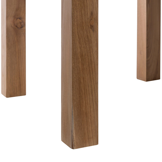 Primer plano de tres patas de mesa con acabado natural de la Mesa de comedor cuadrada en madera de teca Art Palace, que muestra un diseño moderno que complementa cualquier espacio.