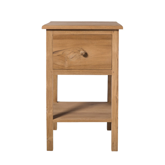 La mesita de noche en madera de teca Delhi está elegantemente elaborada con madera de teca de primera calidad, cuenta con un solo cajón y un estante abierto, ofreciendo un diseño versátil para complementar cualquier ambiente de dormitorio.