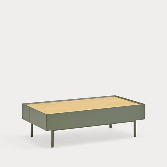 Una mesa de centro minimalista titulada "X" con un marco verde y una tapa de madera clara, sobre un fondo blanco liso.