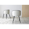 Dos sillas Pack de 2 Sillas de Comedor Beige y Negro - Luxus frente a una pared blanca.