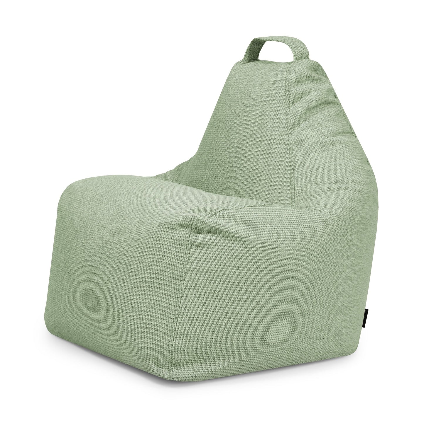 La Bean Bag Play Dunes - uso exterior es una silla de color verde claro con respaldo triangular, asa en la parte superior y funda lavable para facilitar su limpieza.