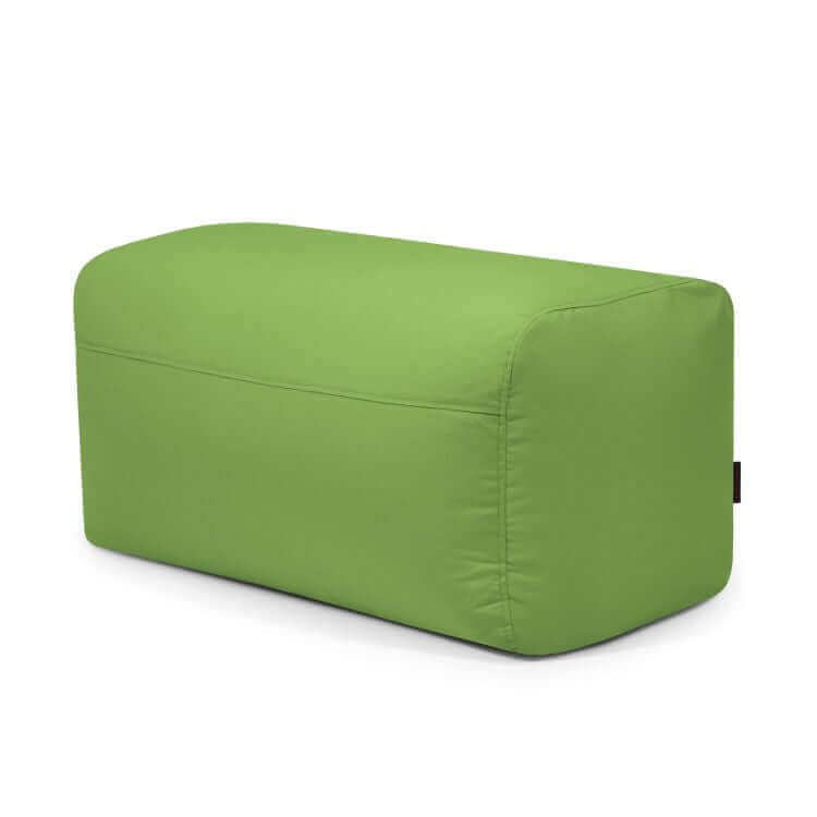 El Pouf Plus 100 Colorin - uso exterior es un puf verde rectangular con tapicería de tela suave, que ofrece comodidad y estilo, perfecto para uso exterior.