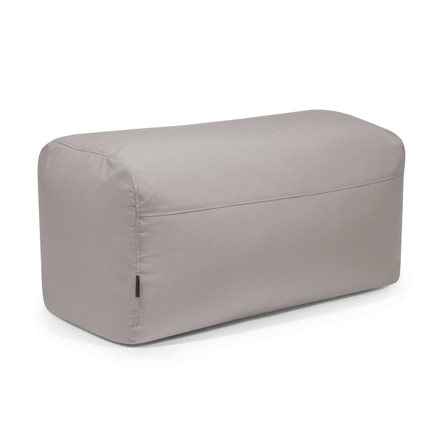 El Pouf Plus 100 Colorin, diseñado para su uso en exteriores, es una otomana rectangular de color gris claro con un suave tapizado de tela y bordes redondeados, que ofrece comodidad y estilo sobre un fondo blanco.