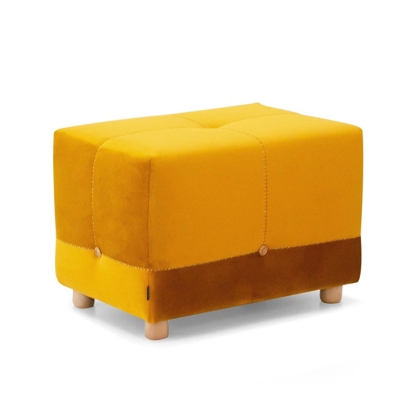 El Puff Cuadrado Tapizado Bottom es un otomano rectangular de dos tonos de color amarillo con patas de madera y una superficie acolchada suave, que encarna el diseño contemporáneo y sirve como mueble versátil en cualquier espacio.
