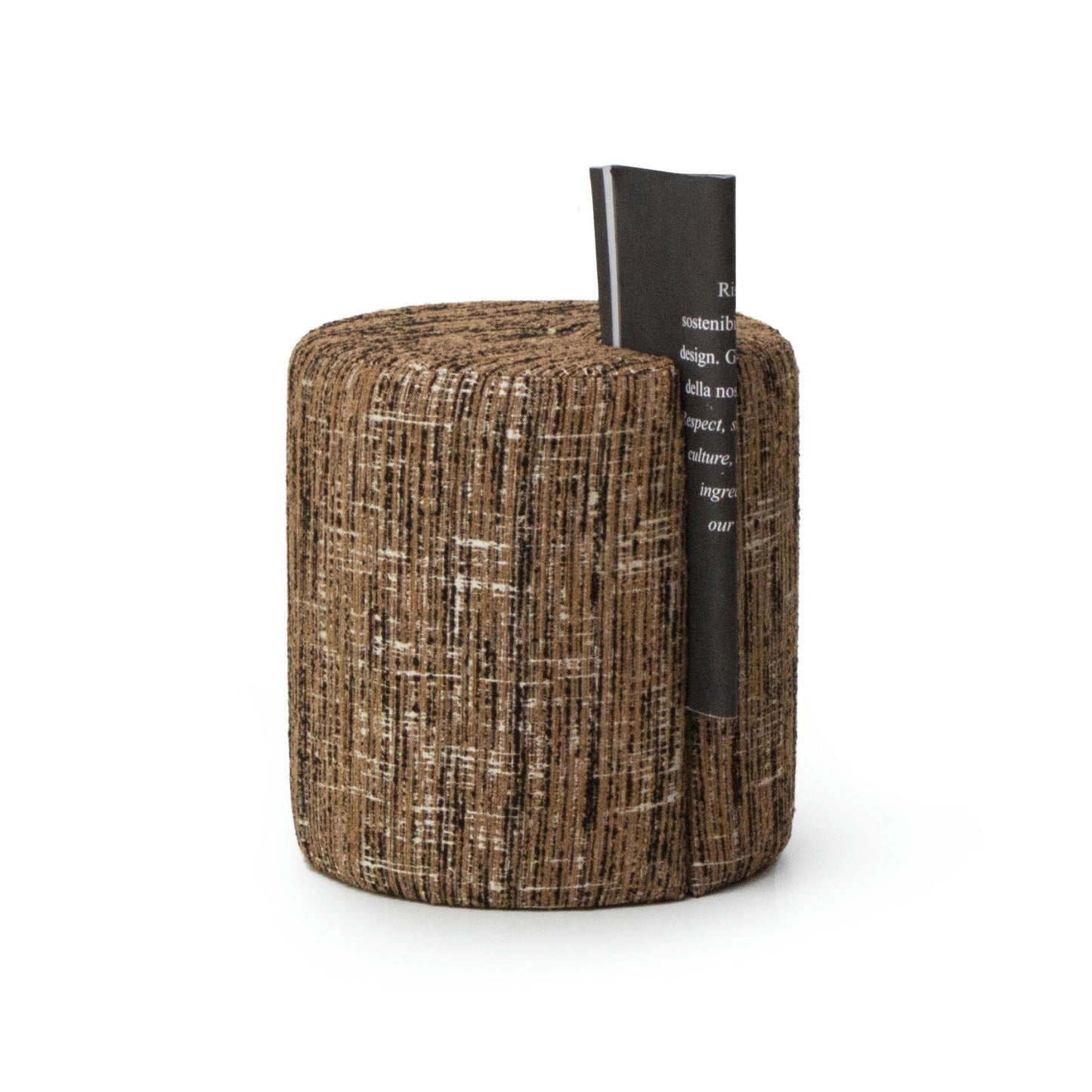 El Puff Redondo Tapizado Dal es cilíndrico, con almacenamiento integrado y tapizado personalizable, y presenta una página en blanco y negro parcialmente visible.