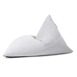 Bean bag puff grande RAZZMATAZZ MADU de tela bouclé resistente a quemaduras (155×120×95 cm), con respaldo triangular, en color gris claro. Ideal para salón o dormitorio moderno y descanso ergonómico con estilo.