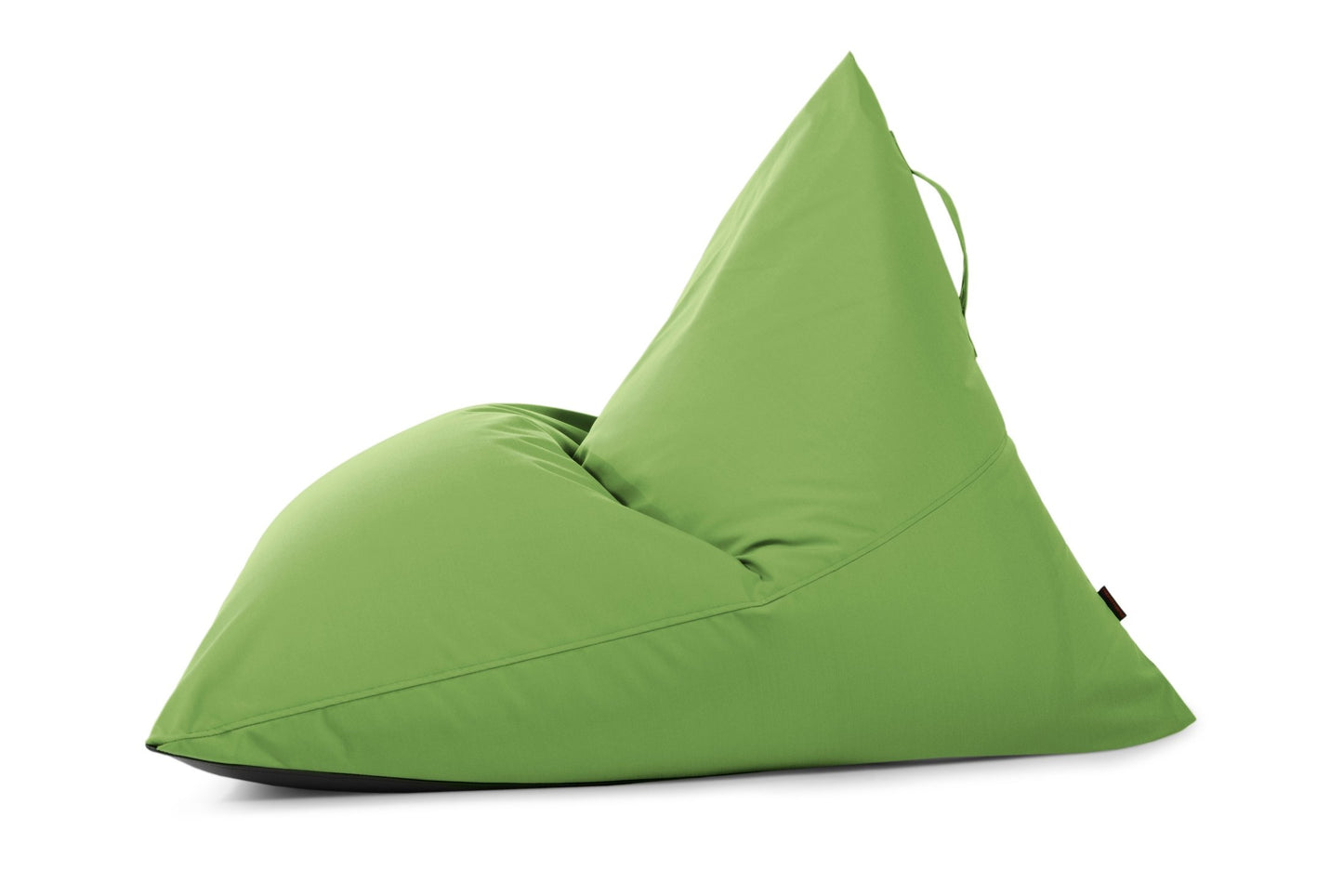 El puff bean bag juvenil RAZZ COLORIN (110×130×90 cm) es un moderno sillón verde triangular hidrófugo con una cómoda asa superior, que se muestra sobre fondo blanco.