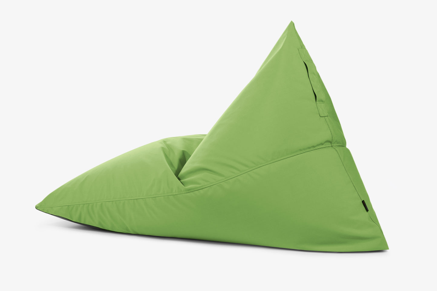 El puff bean bag RAZZMATAZZ COLORIN grande de tela repelente al agua 155×120×95 cm para uso interior/exterior se asienta sobre un fondo blanco liso.